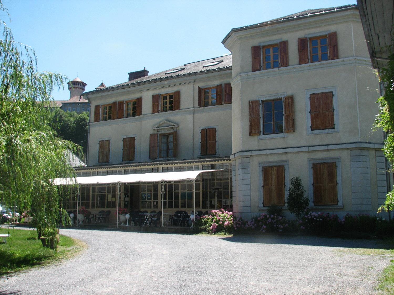 Hotel Du Parc - Manoir Du Baron Blanc Faverges Exterior photo