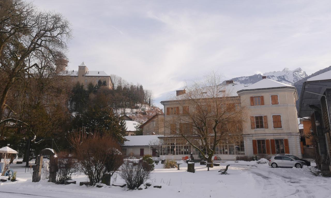 Hotel Du Parc - Manoir Du Baron Blanc Faverges Exterior photo